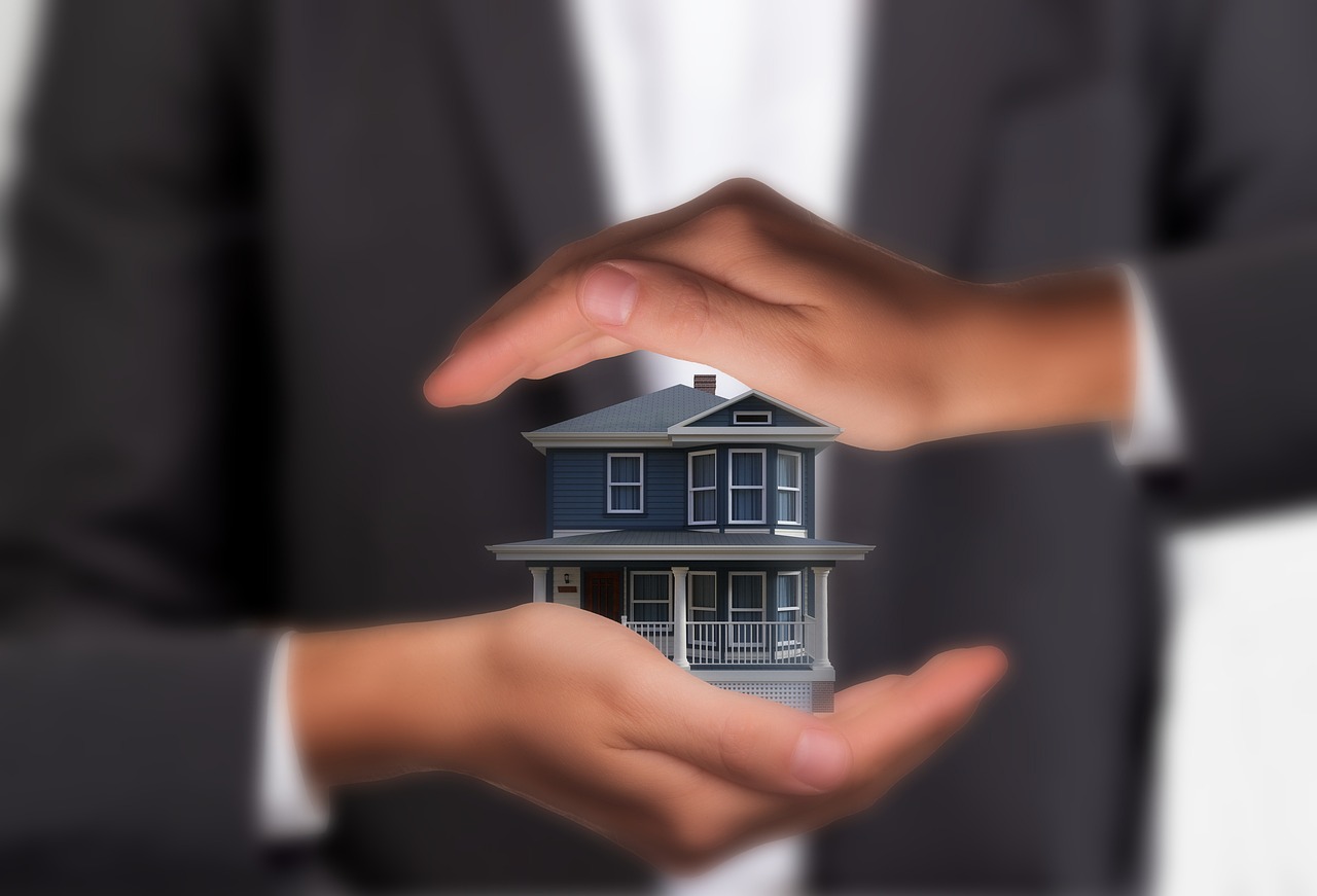 Domek w dłoni - Oferta ubezpieczenia nieruchomości